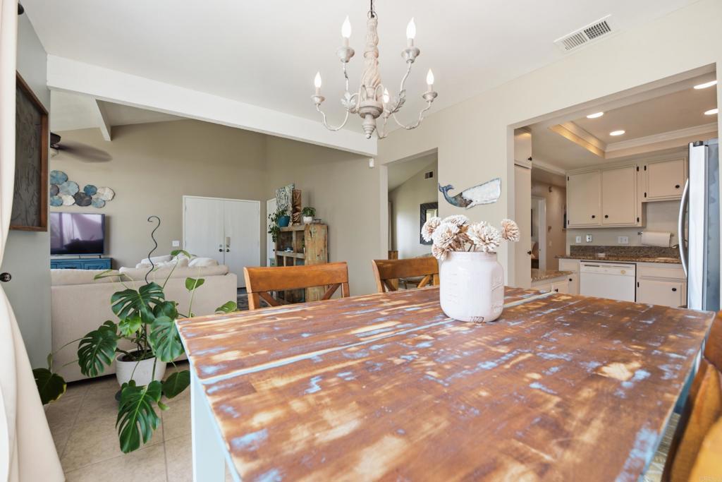 3553 Coconut Way Property Photo 7