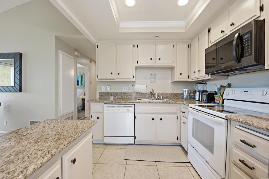 3553 Coconut Way Property Photo 9