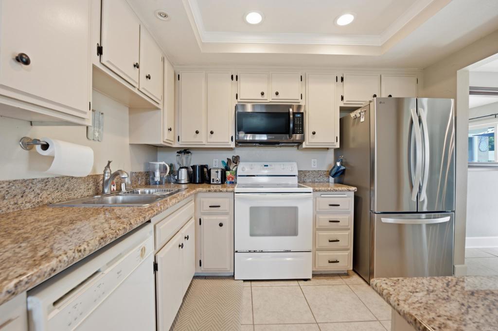 3553 Coconut Way Property Photo 10