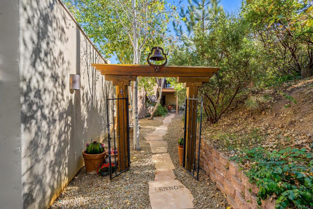 2810 Three Peaks Lane Property Photo 6