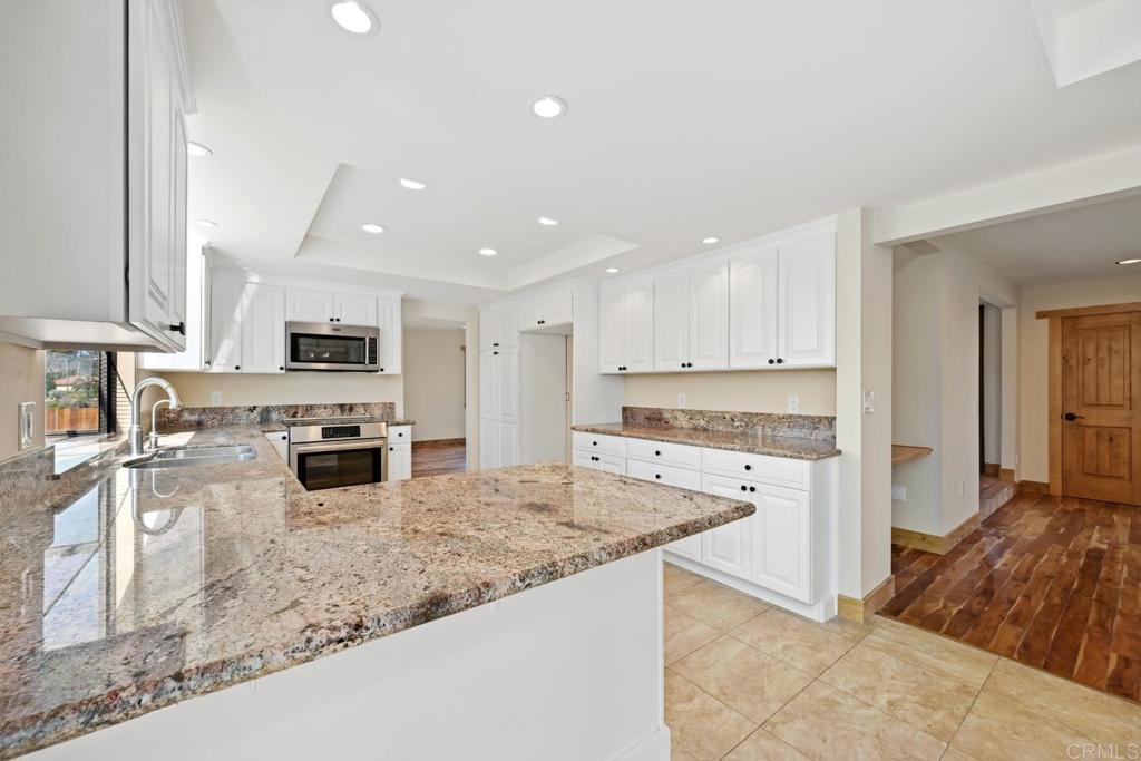 1820 Elevado Road Property Photo 13