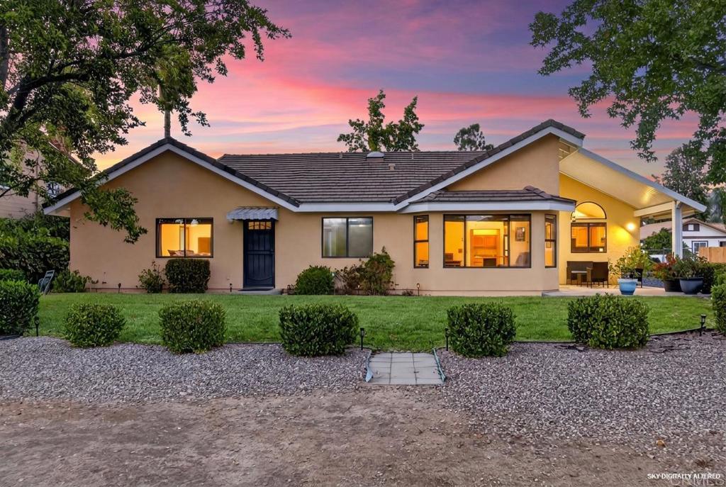 23543 Oriente Way Property Photo 2
