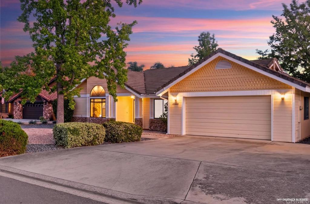 23543 Oriente Way Property Photo 6