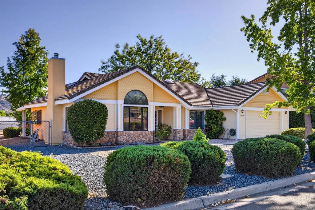 23543 Oriente Way Property Photo 9
