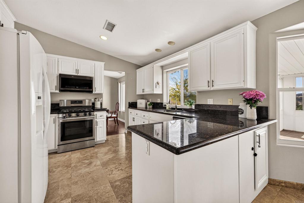 13801 Jake Road Property Photo 11
