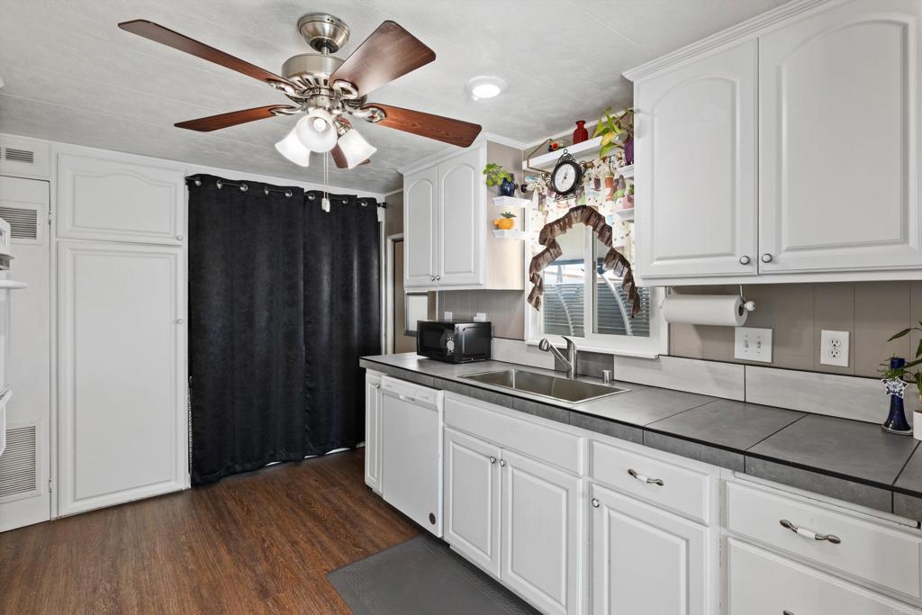 2280 E Valley Parkway 127 Property Photo 10