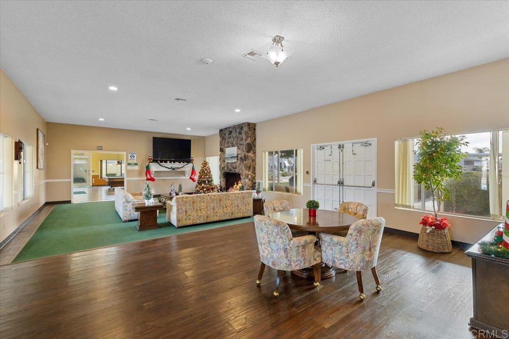2280 E Valley Parkway 127 Property Photo 35