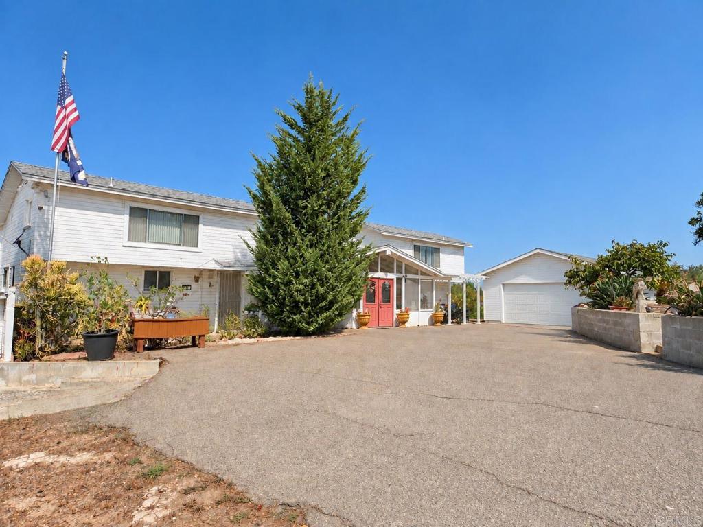 1701 Acacia Lane Property Photo 1