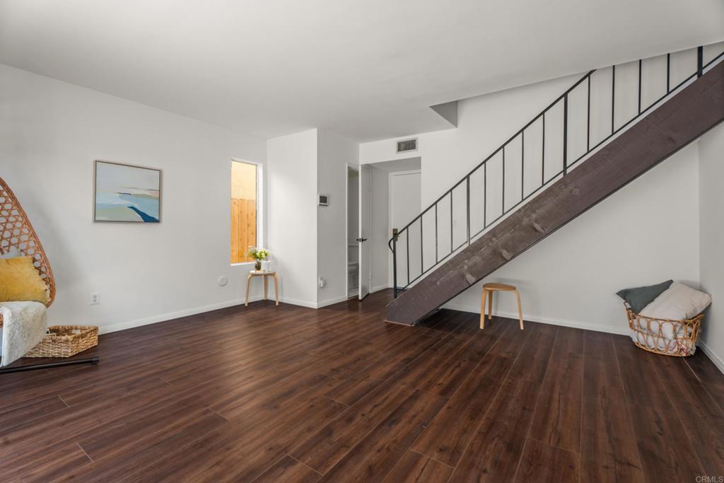 1078 Angelus Ave Property Photo 12