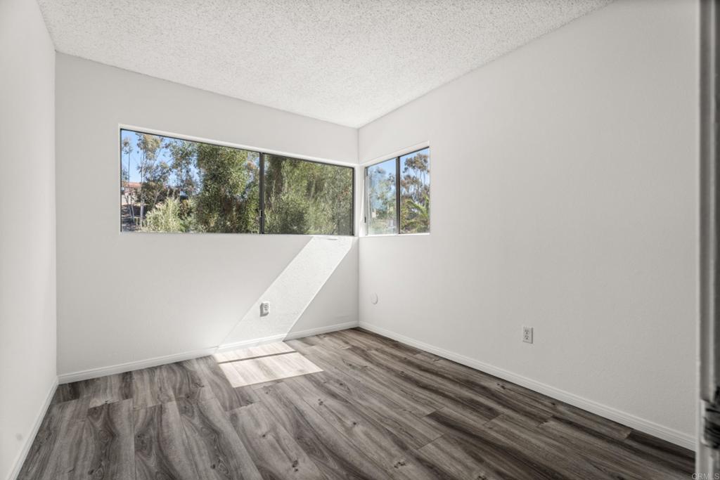 1078 Angelus Ave Property Photo 23
