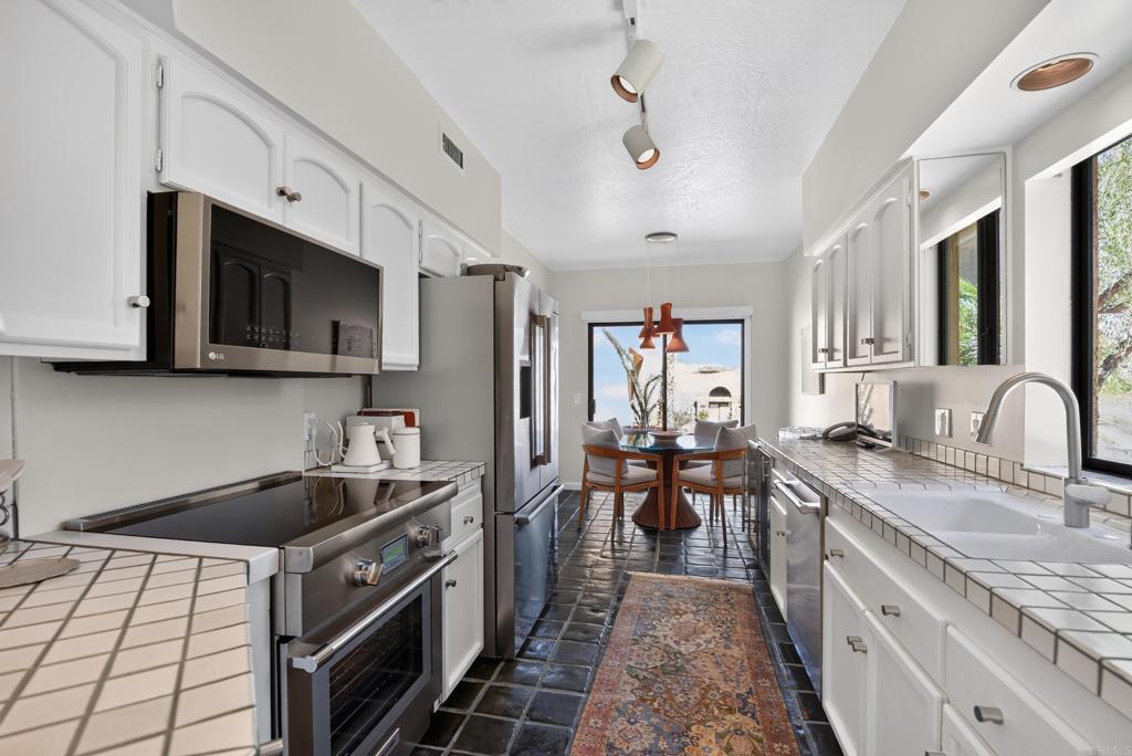 4708 Desert Vista Drive Property Photo 15