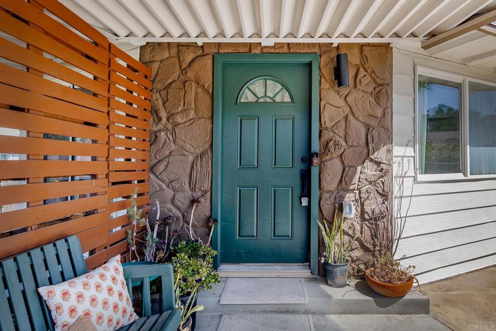 719 La Presa Avenue Property Photo 2