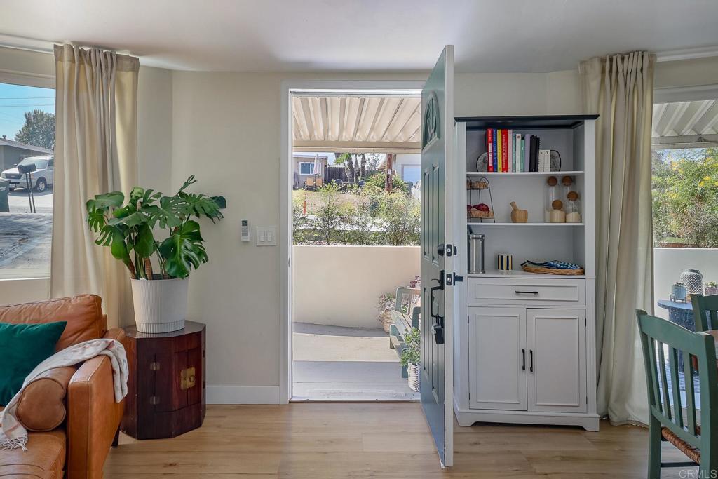 719 La Presa Avenue Property Photo 4