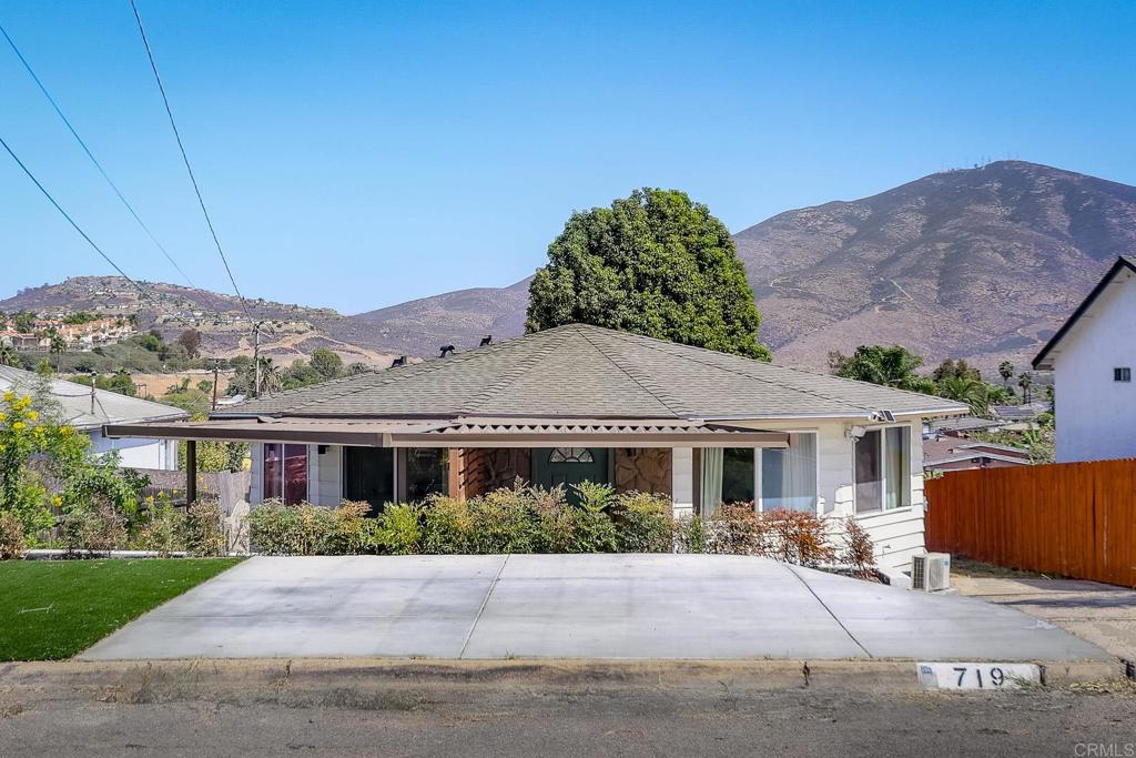 719 La Presa Avenue Property Photo 18