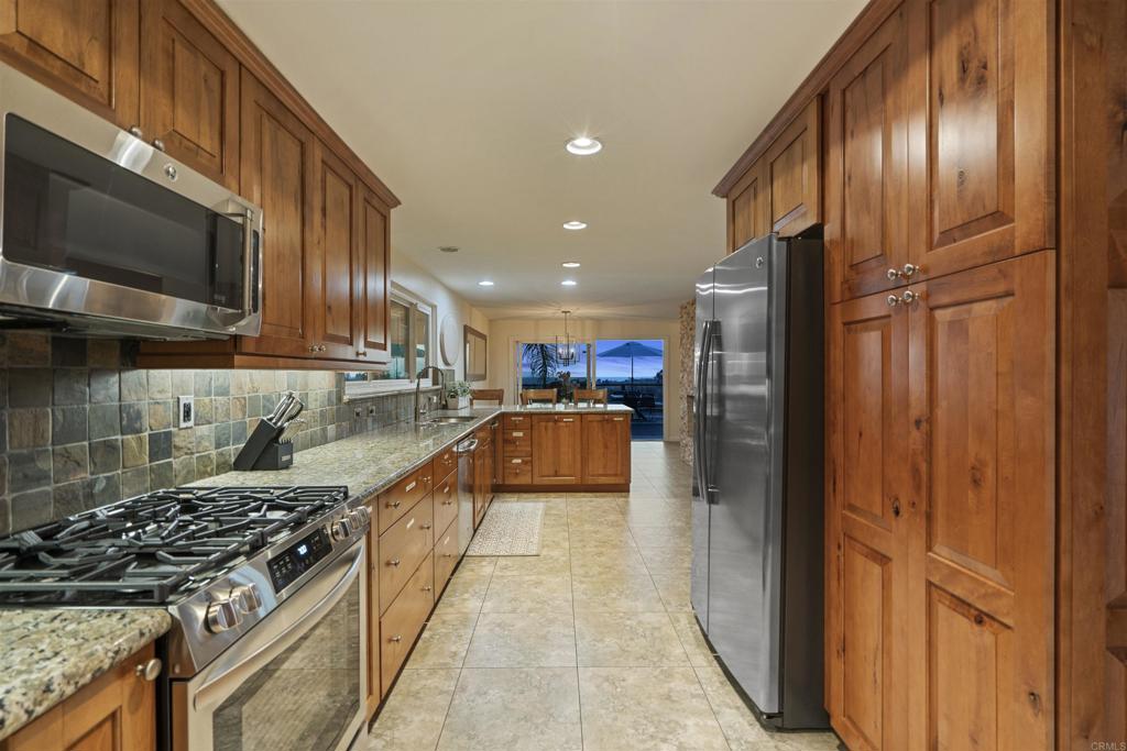 4347 Highland Drive Property Photo 10