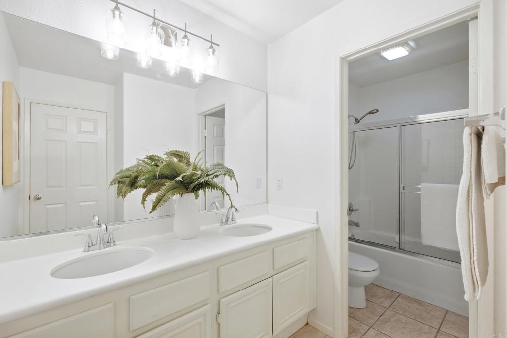 1009 Longfellow Court Property Photo 33