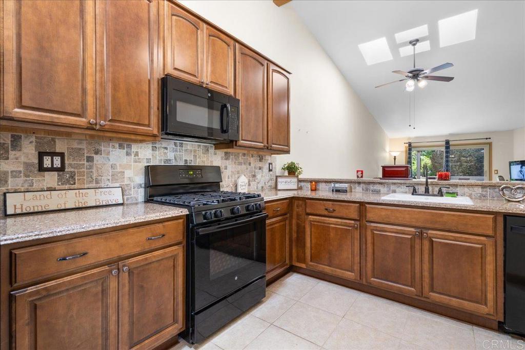 12837 Via Moura Property Photo 7