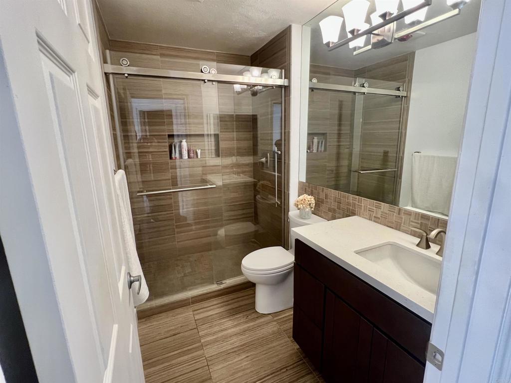 155 Rosebay Drive 37 Property Photo 8