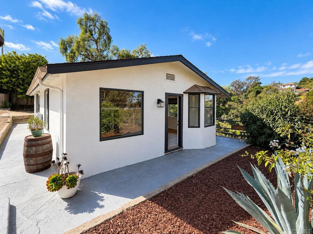 1738 33rd Street Property Photo 1