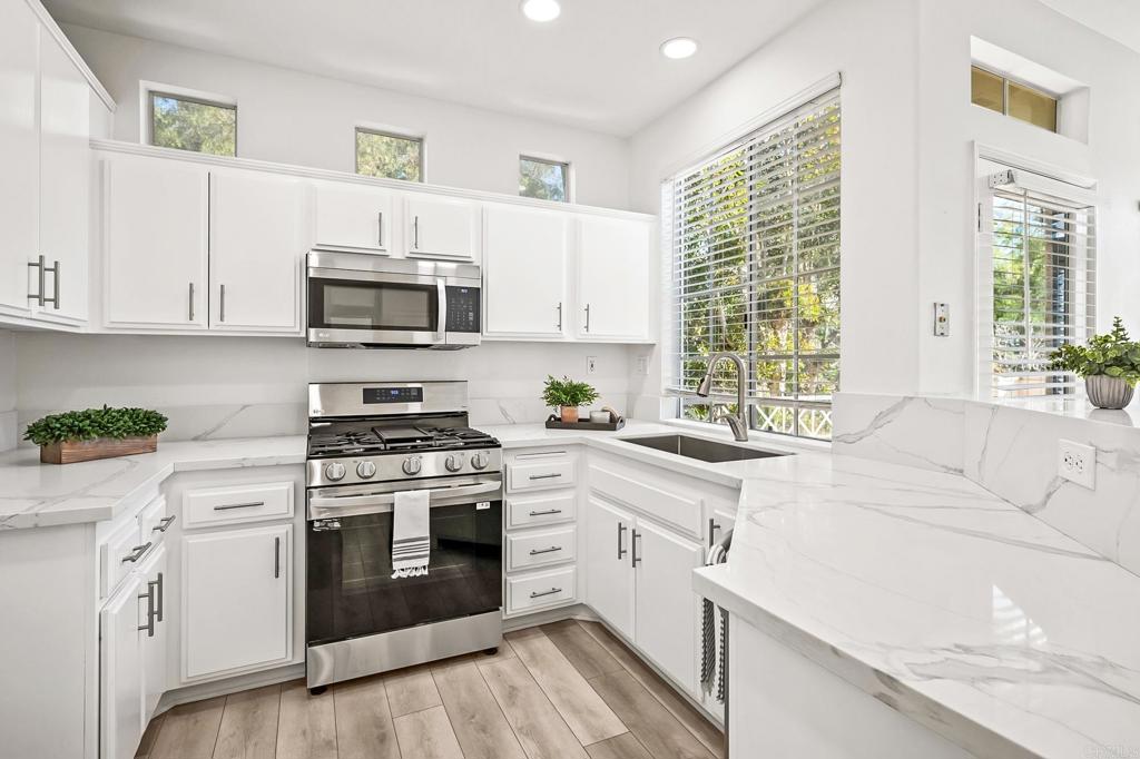 193 Shorebreaker Drive Property Photo 1