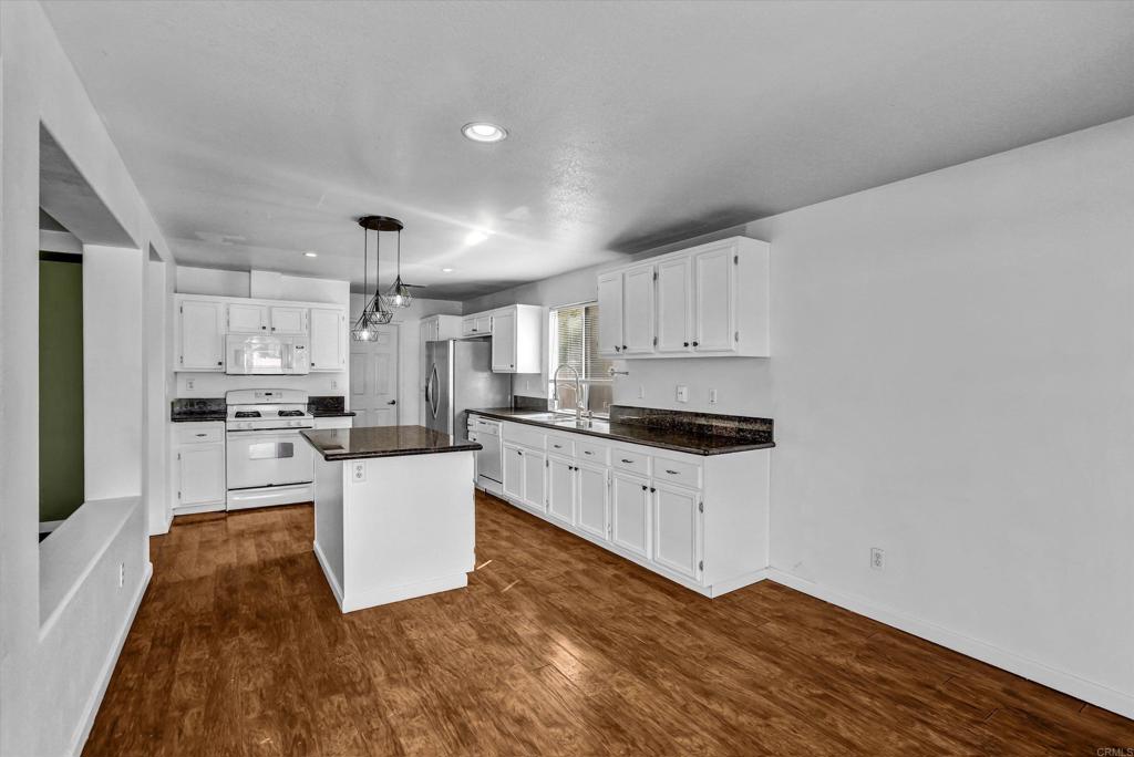 2128 Chateau Ct Property Photo 9