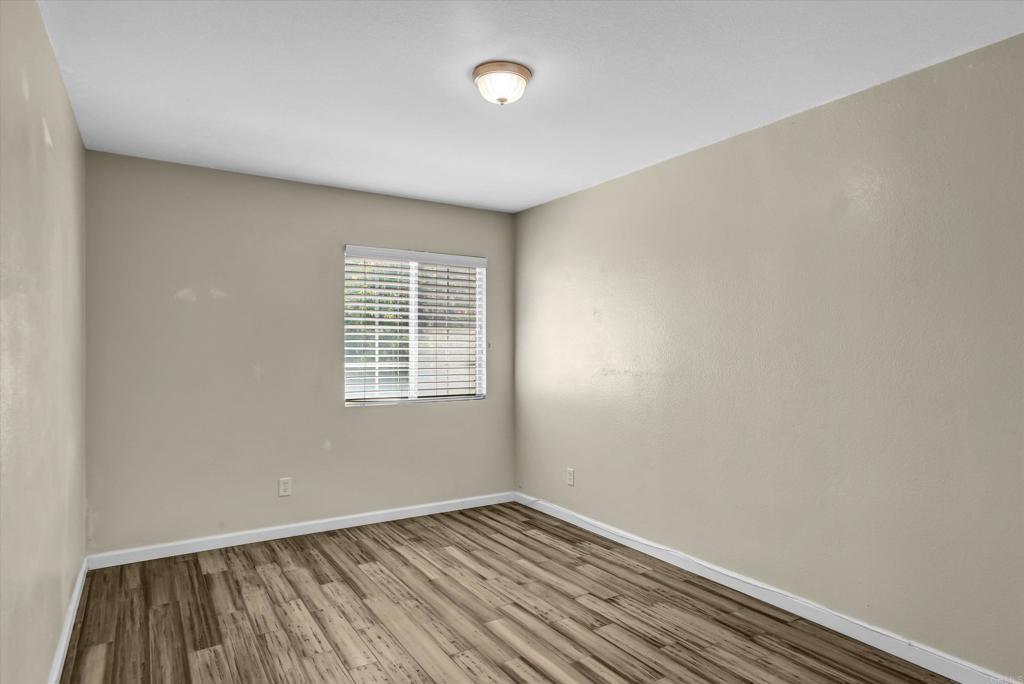 2128 Chateau Ct Property Photo 28