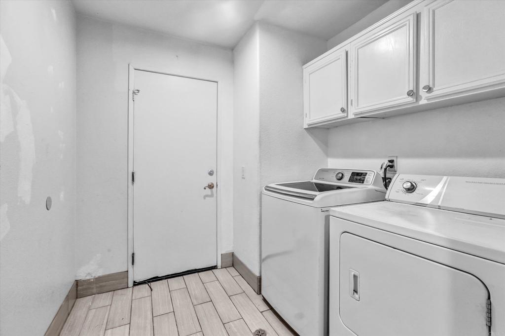 2128 Chateau Ct Property Photo 35
