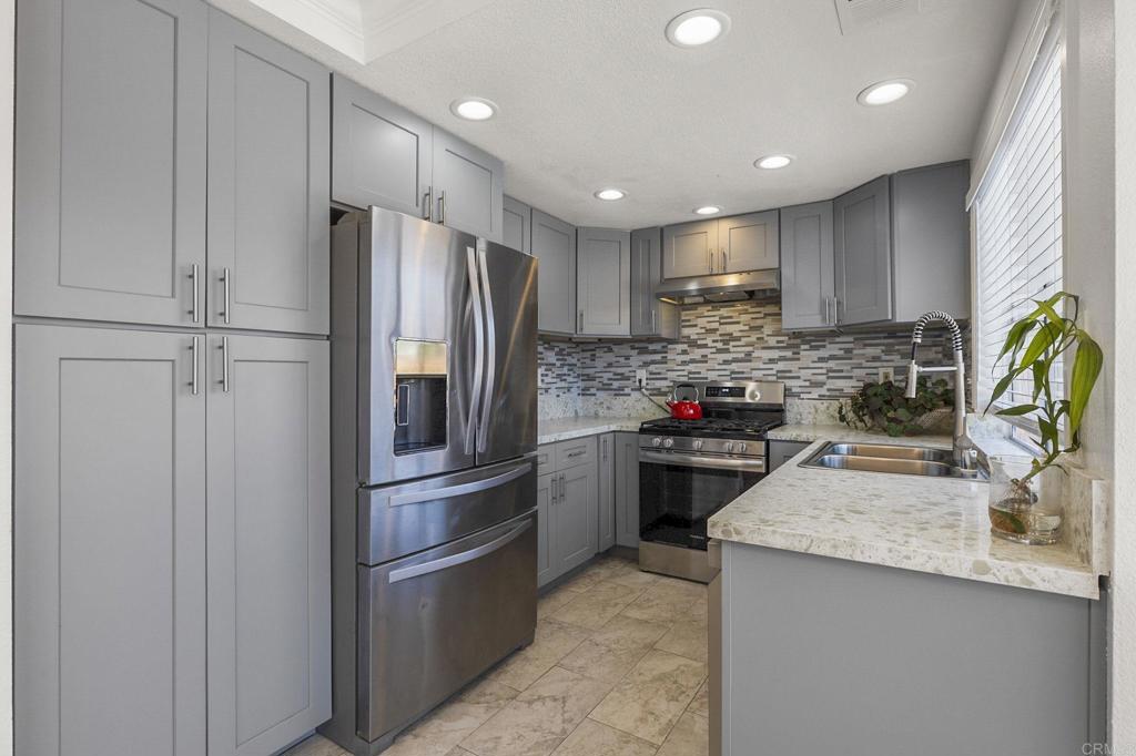 10581 Penridge Street Property Photo 8