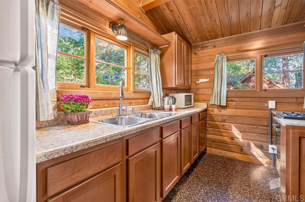 3577 Honeysuckle Trail Property Photo 11