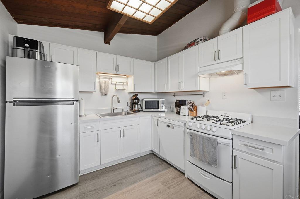 303 305 W F Street Property Photo 9