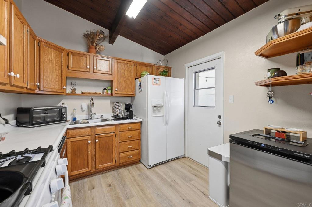 303 305 W F Street Property Photo 20