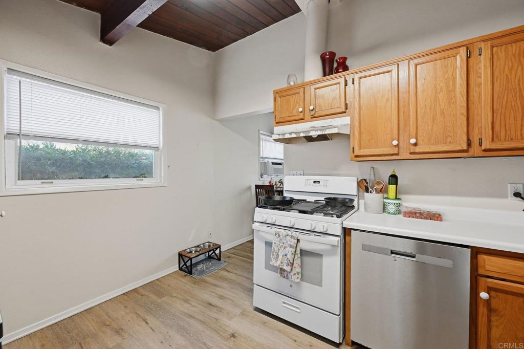 303 305 W F Street Property Photo 21