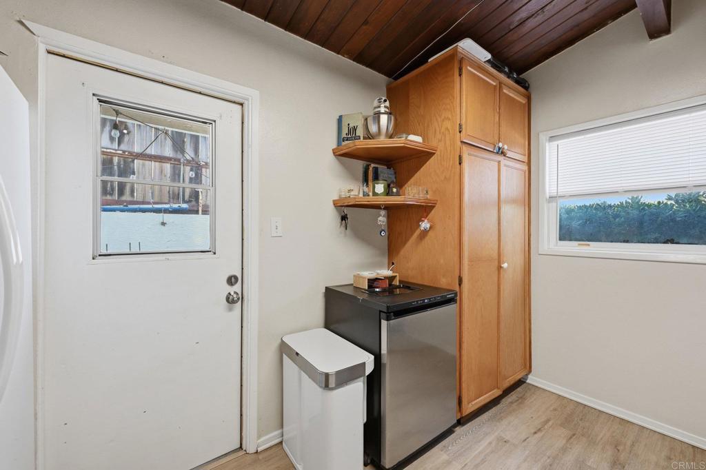 303 305 W F Street Property Photo 22