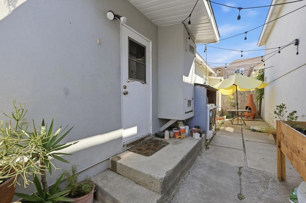303 305 W F Street Property Photo 28