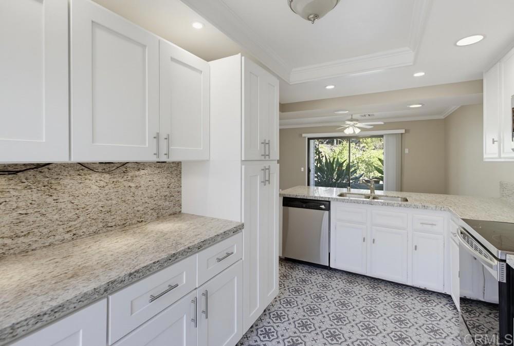 10467 Crosscreek Property Photo 3
