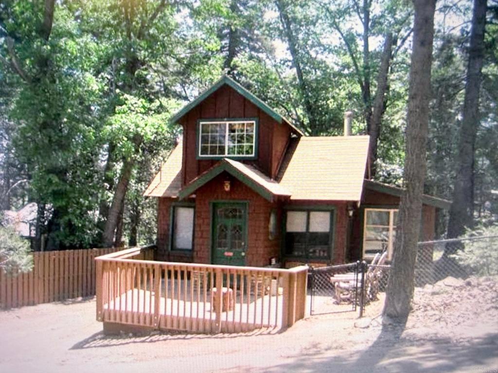 22258 Crestline Road Property Photo 2
