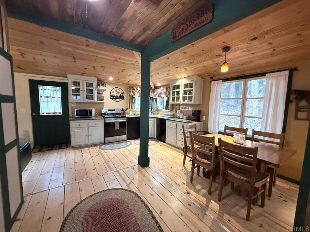 22258 Crestline Road Property Photo 9