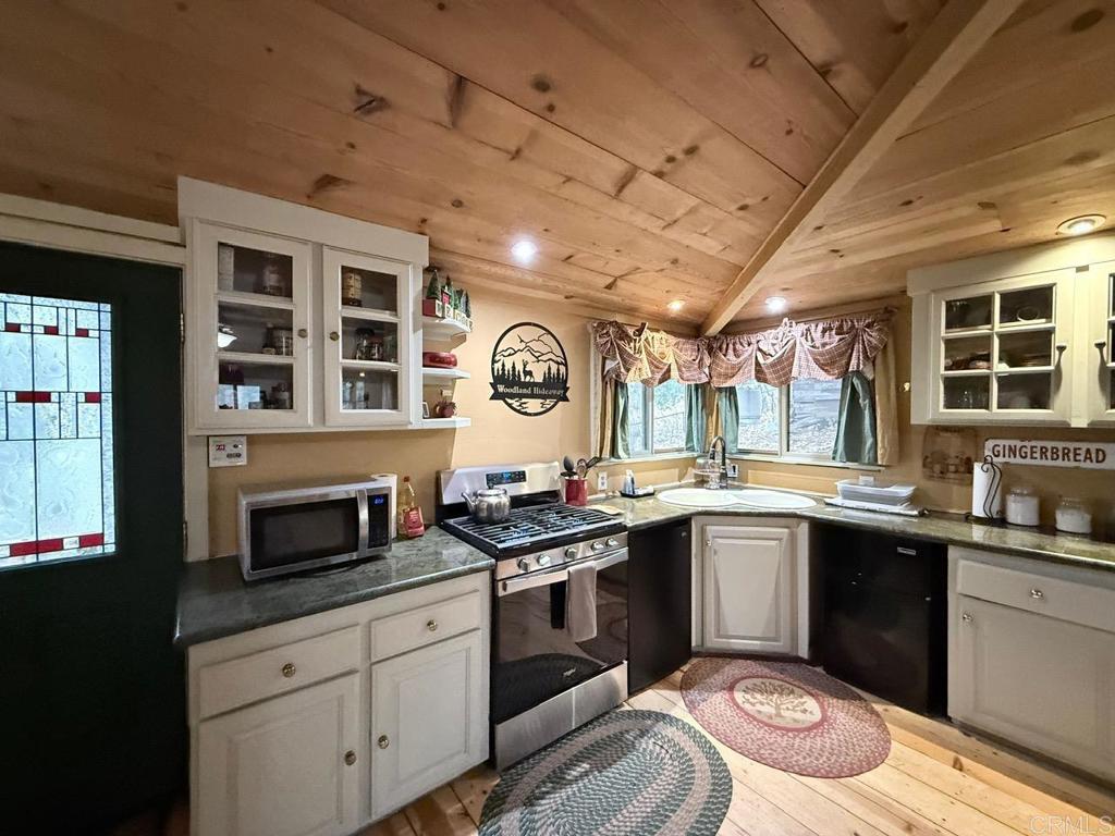 22258 Crestline Road Property Photo 10