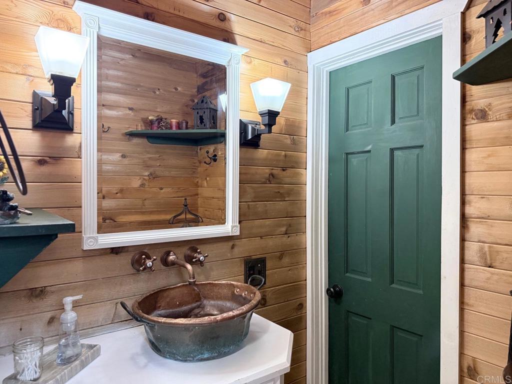 22258 Crestline Road Property Photo 31