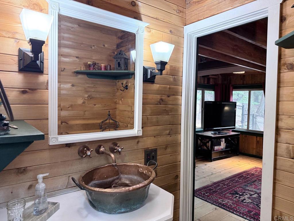 22258 Crestline Road Property Photo 32