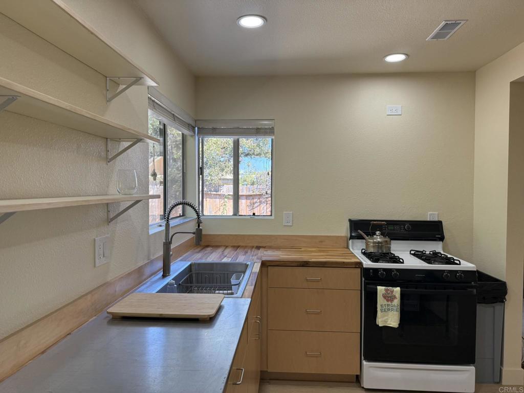 4558 Golden Ridge Drive Property Photo 7
