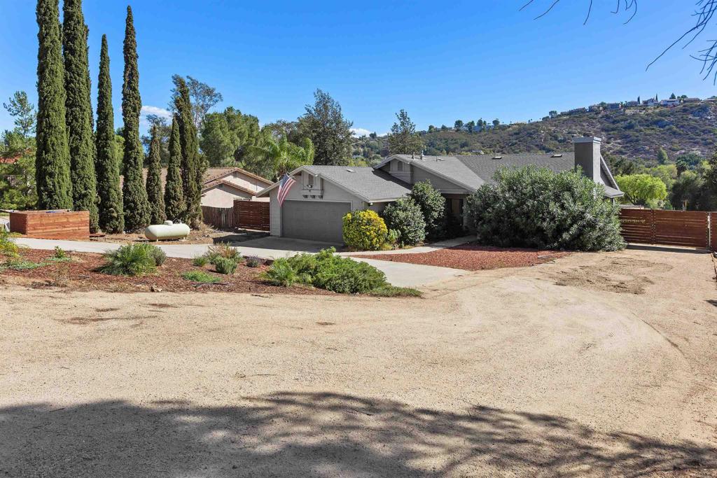 23419 Glenn Ellen Way Property Photo 2