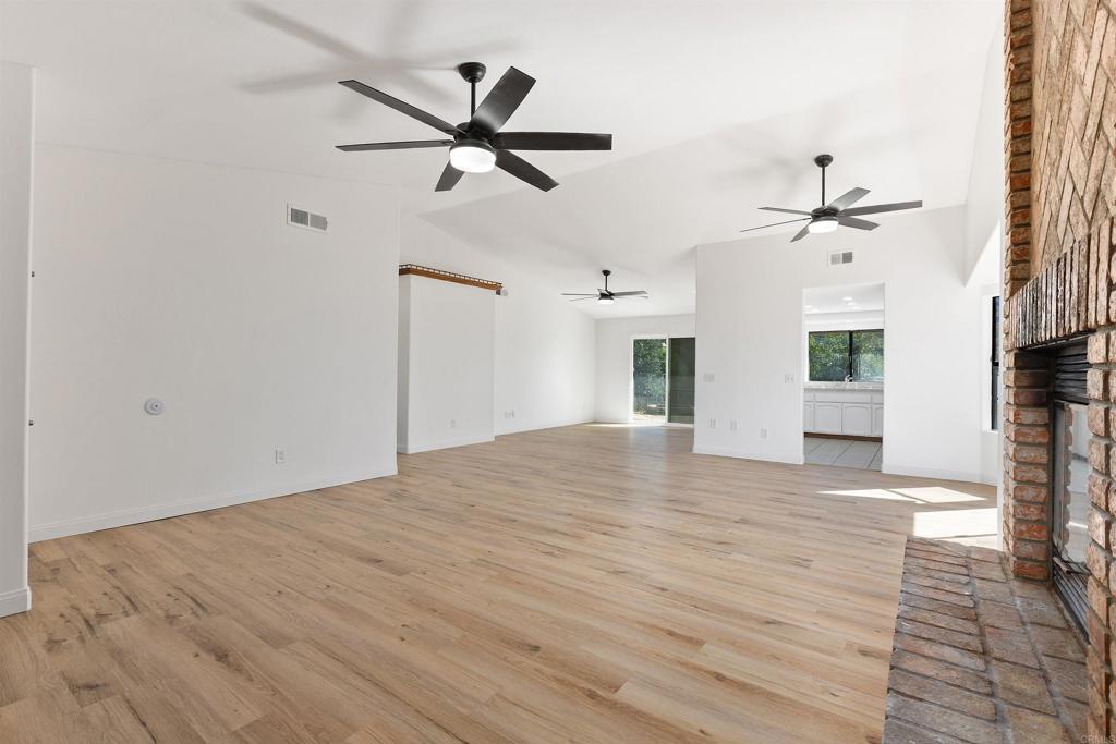 23419 Glenn Ellen Way Property Photo 8