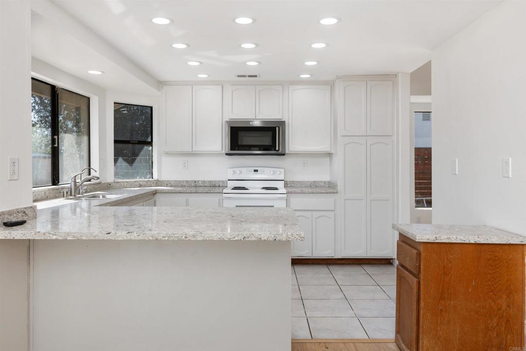 23419 Glenn Ellen Way Property Photo 14