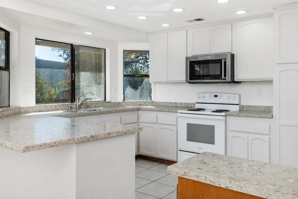 23419 Glenn Ellen Way Property Photo 15