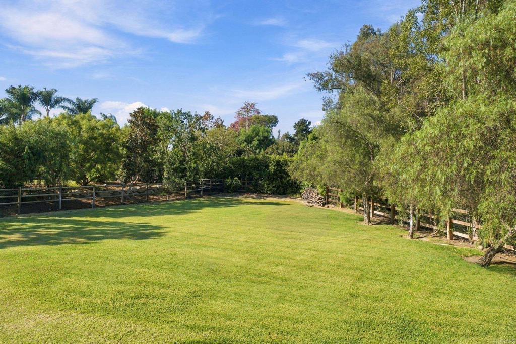6346 El Sicomoro Property Photo 3