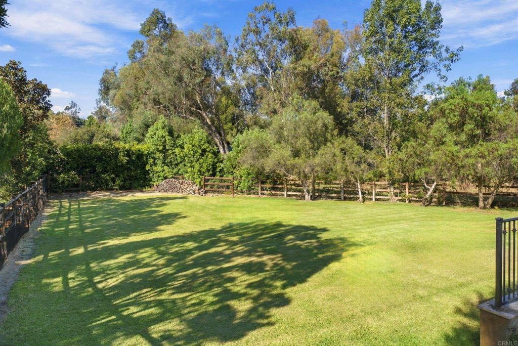 6346 El Sicomoro Property Photo 9