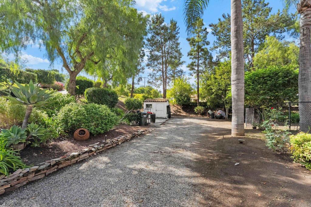 1753 Premier Street Property Photo 5