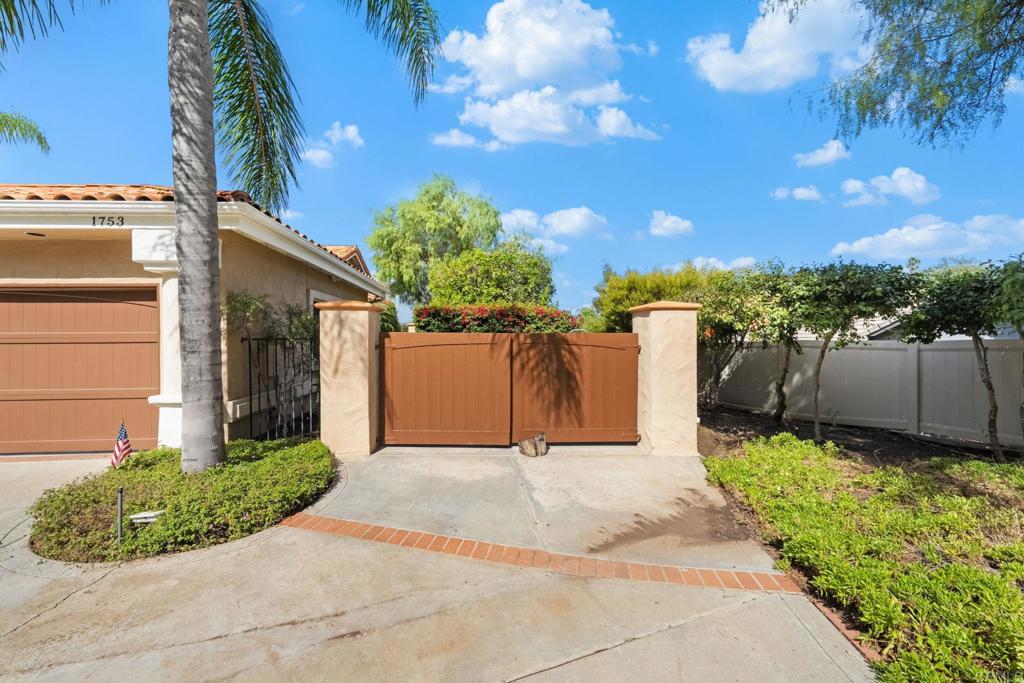 1753 Premier Street Property Photo 8
