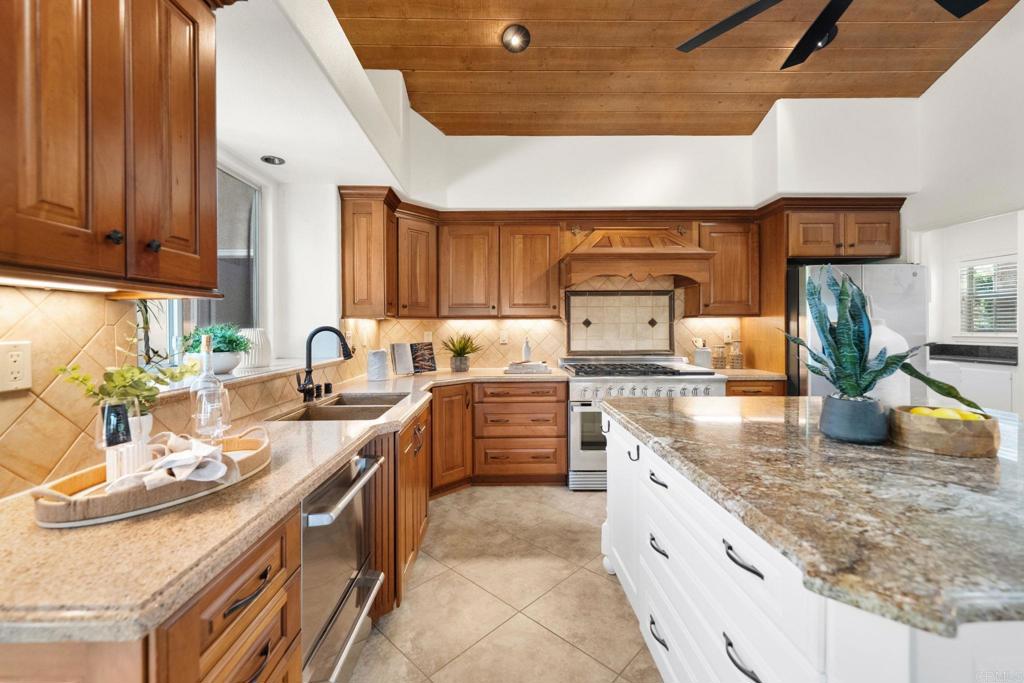 1753 Premier Street Property Photo 27